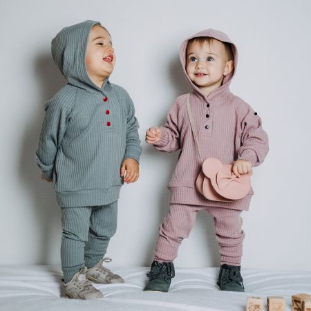 Babytrin - 800 x 450 2 babyer en dreng og pige der symboliserer en ny kommunikation mellem mand og hustru